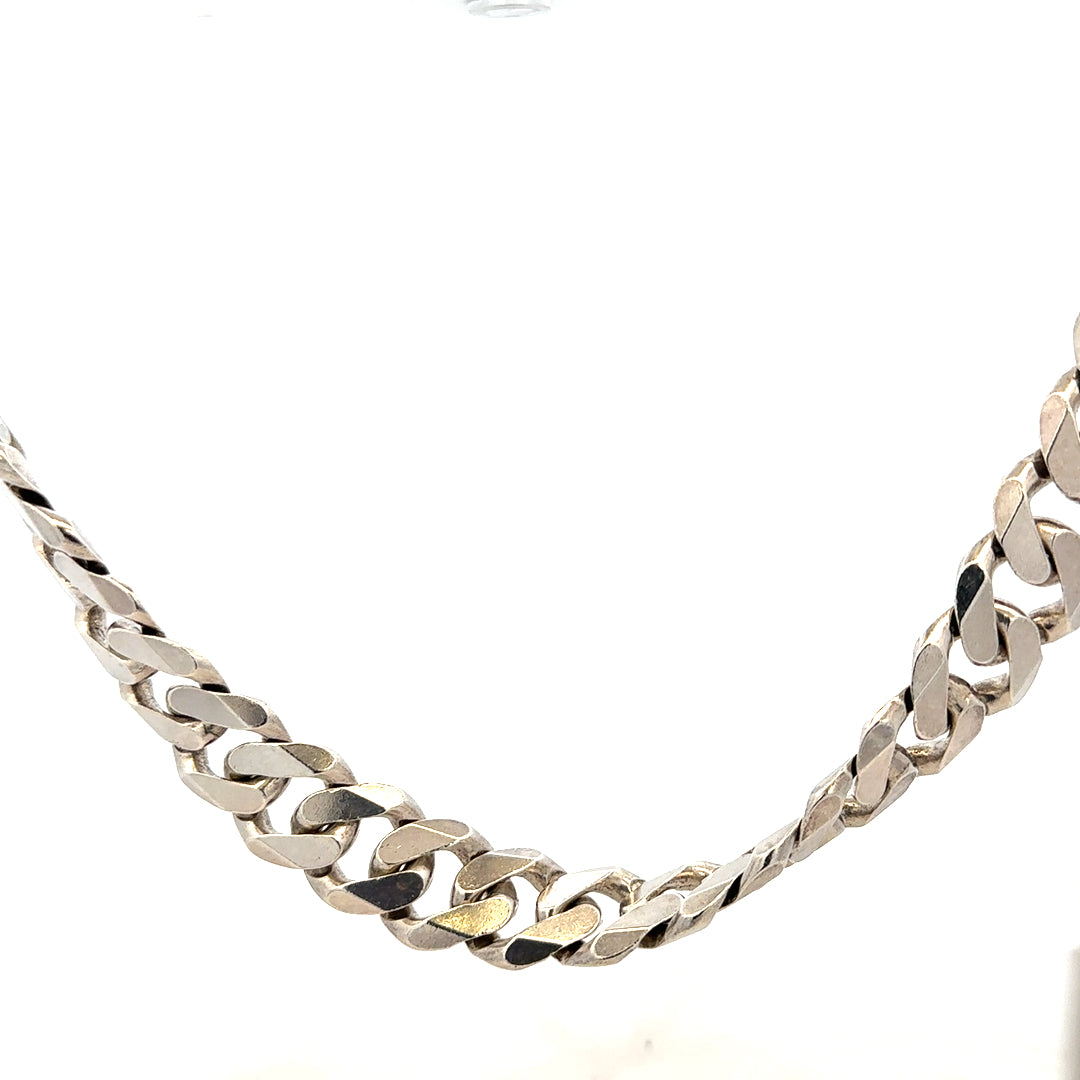 Silver curb chain weighing 148.4g, featuring a classic link design, displayed on a neutral background.