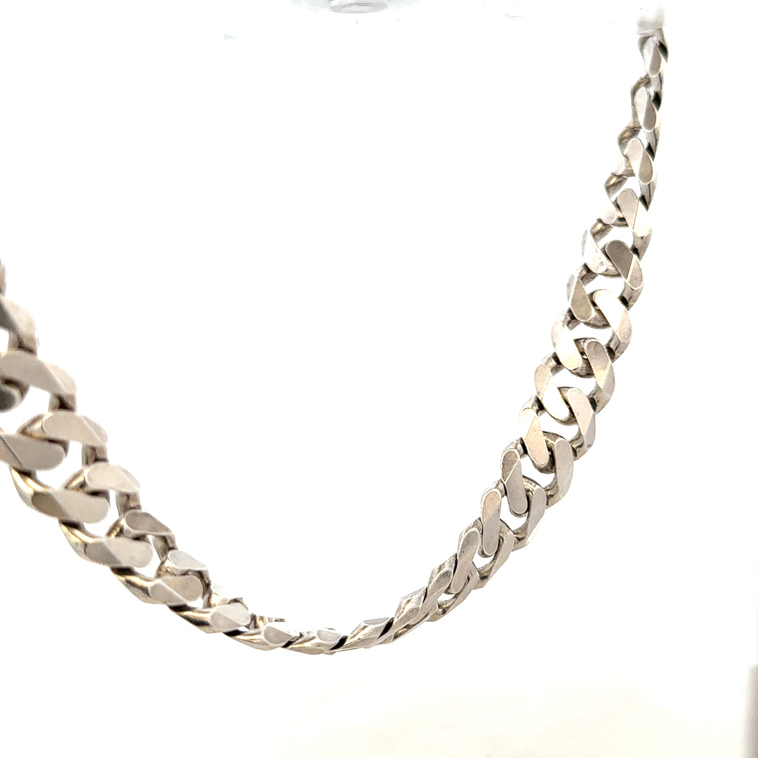 Silver curb chain weighing 148.4g, featuring a classic design with interlocking links, suitable for jewelry or accessories.