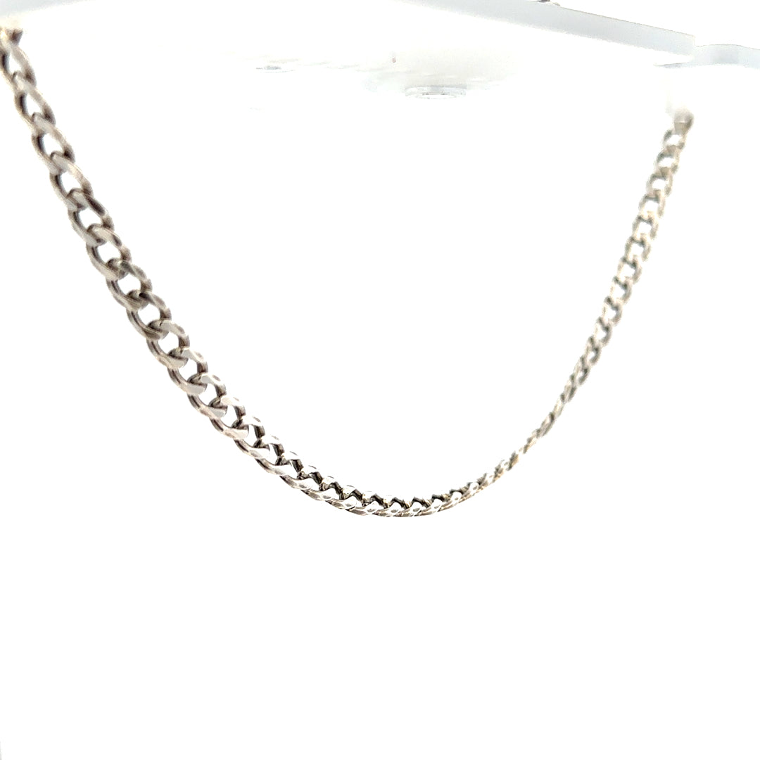 Silver curb chain weighing 16.2g, unbranded jewelry accessory with a classic linked design, shown in a close-up view.