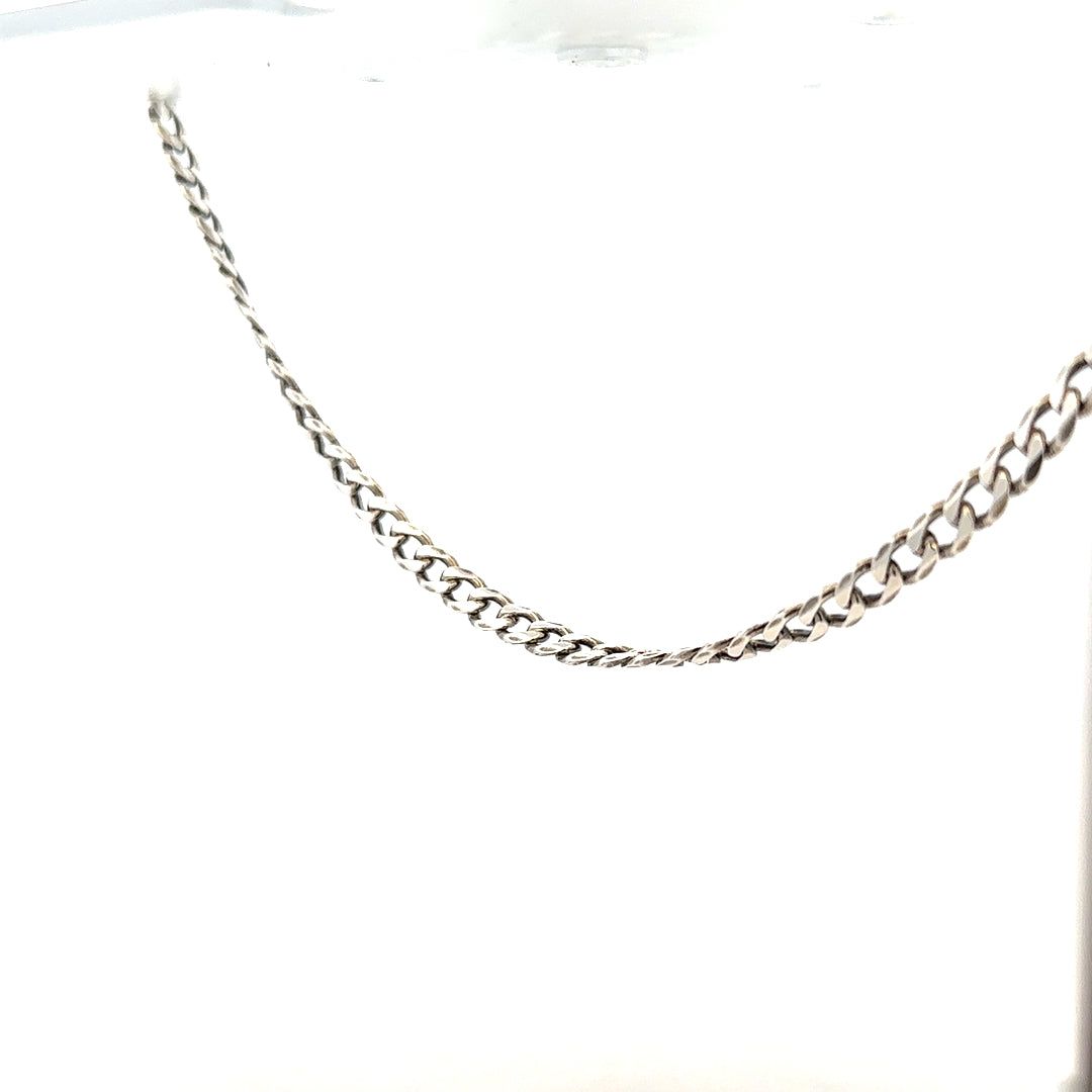 Silver curb chain weighing 16.2g, featuring a sleek design and sturdy links, suitable for jewelry or accessories.