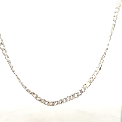 Silver curb chain weighing 16.4g, featuring a classic link design, perfect for jewelry or accessories.