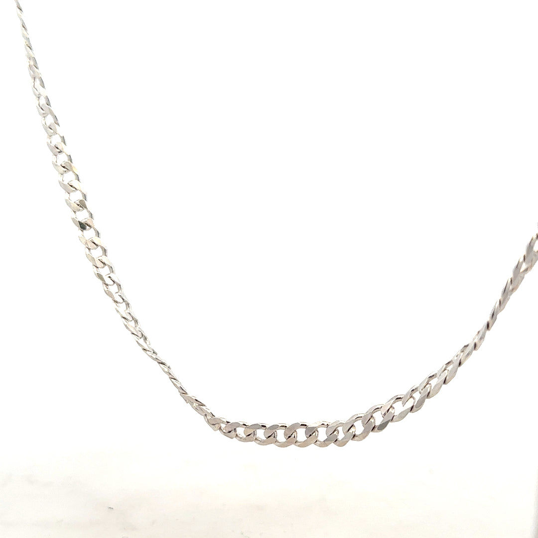 Silver curb chain weighing 16.4g, featuring interconnected links, designed for jewelry and fashion accessories.
