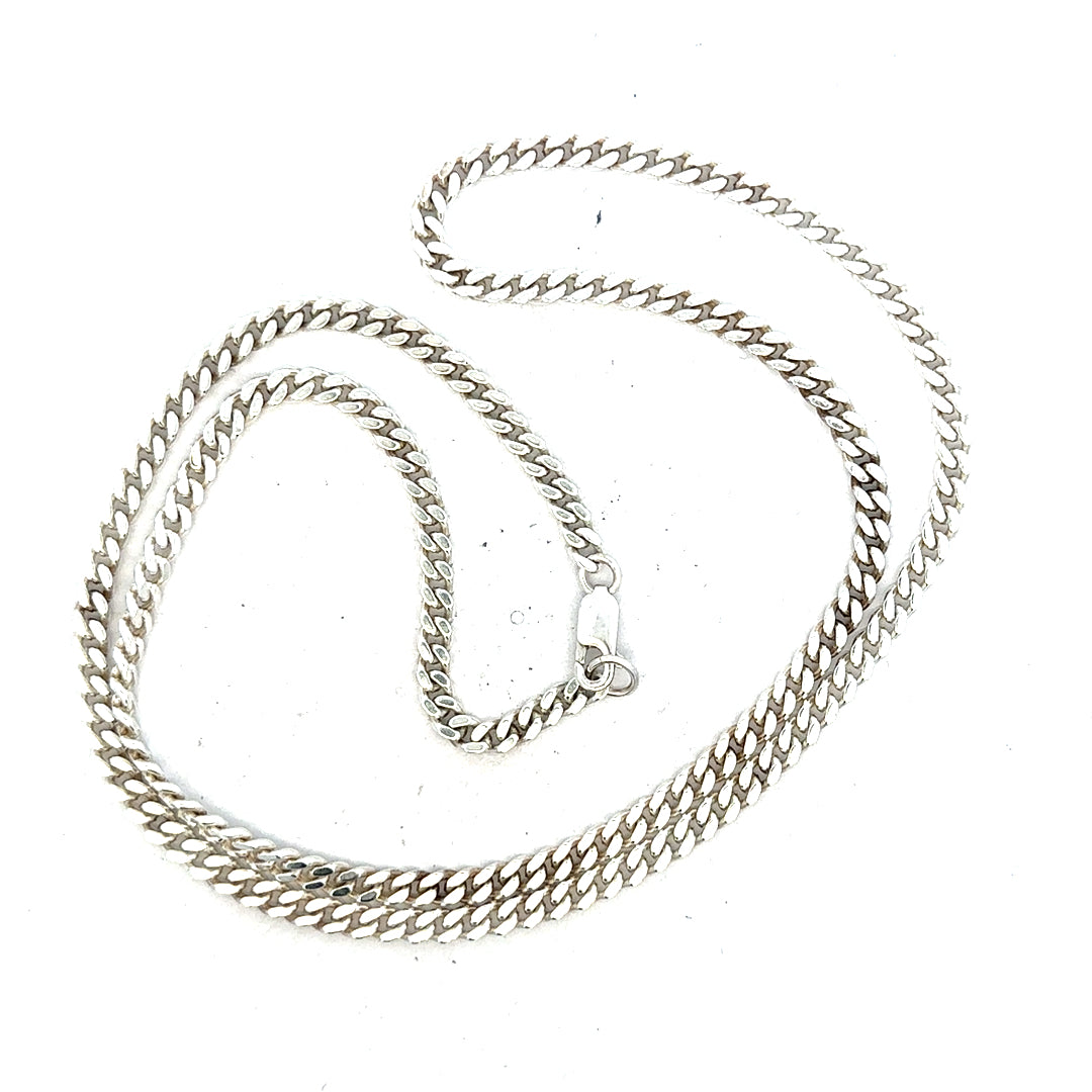 Silver curb chain weighing 24.8g, featuring classic interlinked design, perfect for jewelry or accessories.