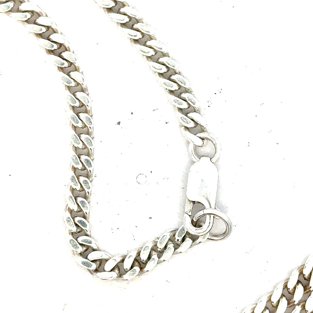 Silver curb chain weighing 24.8g, featuring a classic linked design, perfect for jewelry or accessories.