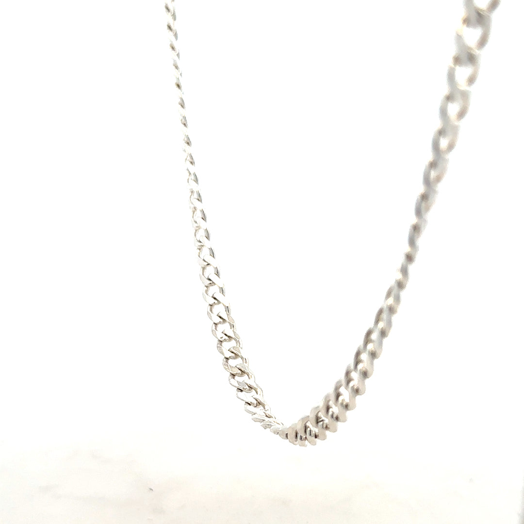 Silver curb chain weighing 27.8g, unbranded, with a classic linked design suitable for jewelry or accessories.