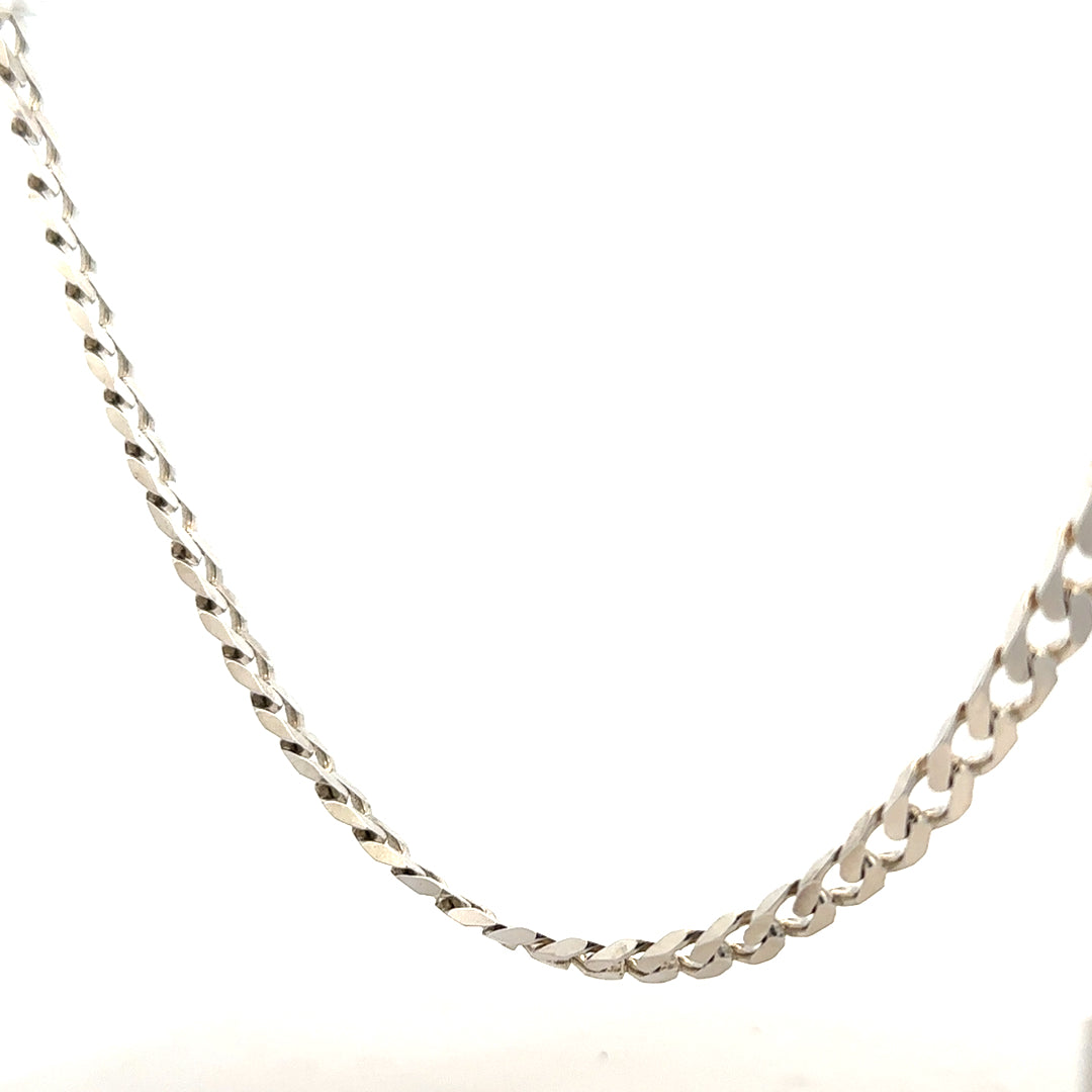 Silver curb chain weighing 28.8g, featuring a classic design with interlocking links, ideal for jewelry or accessories.