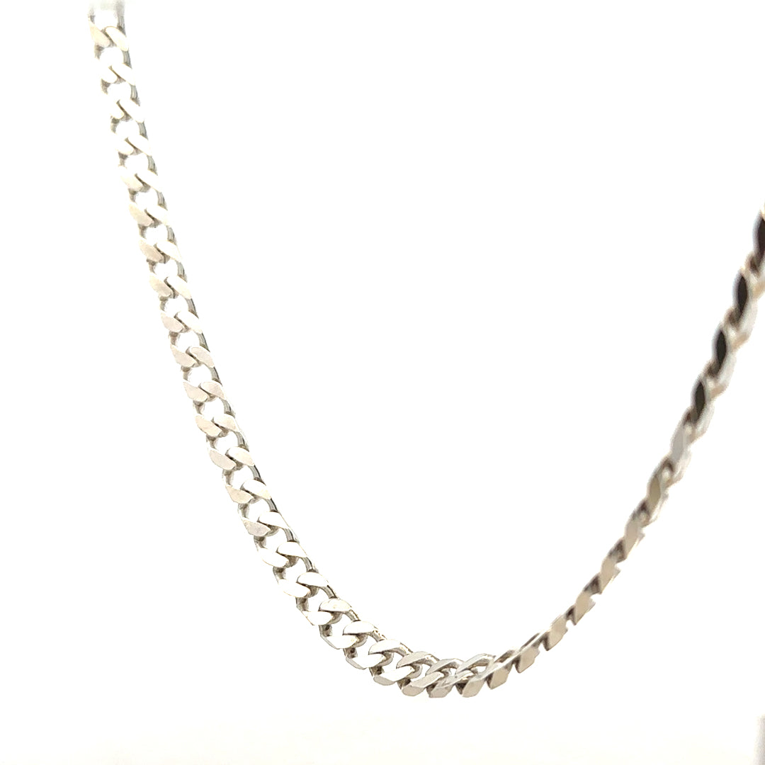 Silver curb chain weighing 28.8g, featuring a classic linked design, ideal for necklaces or layered jewelry.