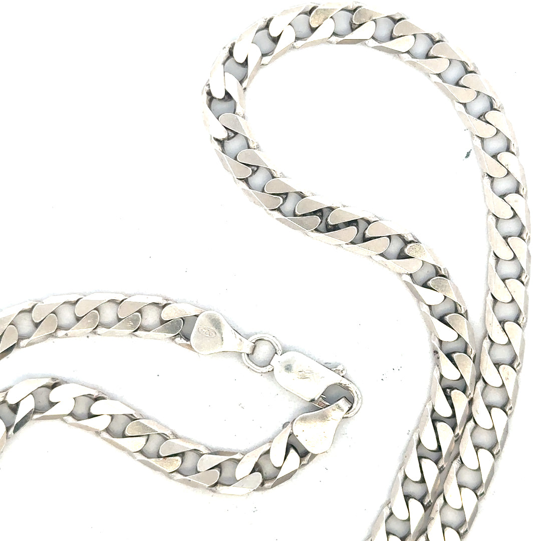 Silver curb chain weighing 31.3g, showcasing a sleek, durable unbranded jewelry chain with detailed links.