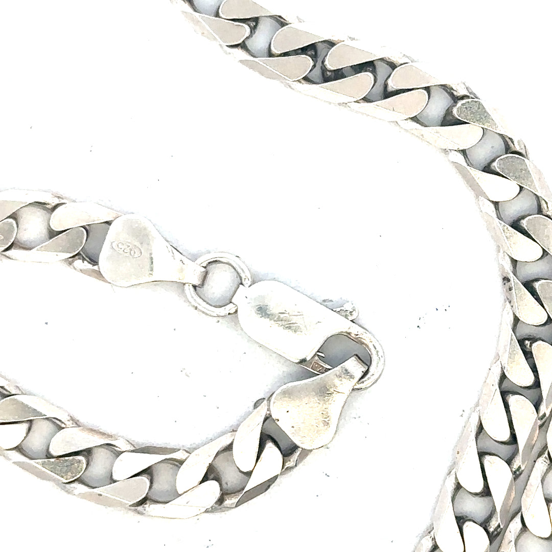Silver curb chain weighing 31.3g, showcasing polished links, unbranded jewelry accessory, detailed close-up image.