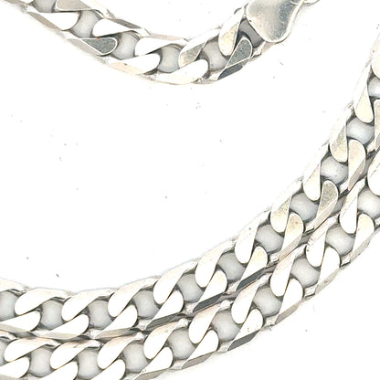 Silver curb chain weighing 31.3g, featuring classic links, suitable for jewelry or accessories.
