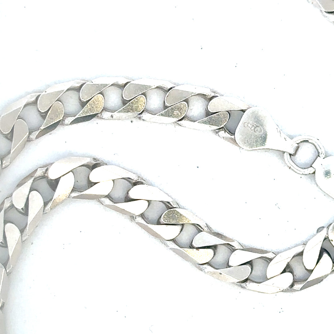 Silver curb chain weighing 31.3g, featuring interlocking links, displayed on a neutral background.