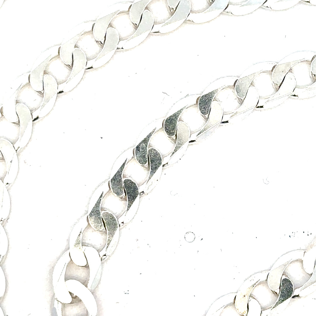 Silver curb chain weighing 34.5g with a sleek design, displayed on a plain background, perfect for jewelry styling.