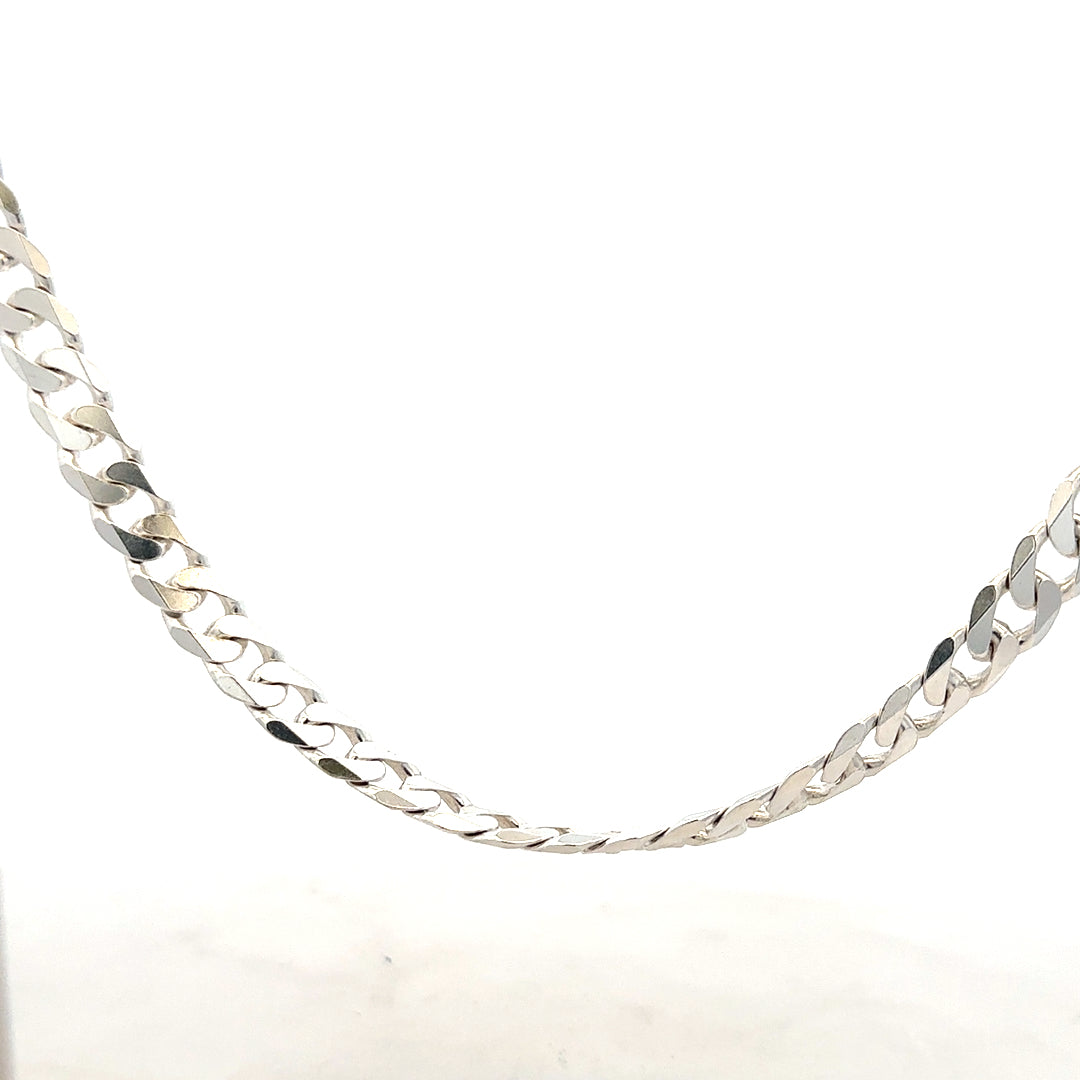 Silver curb chain weighing 44.6g, unbranded jewelry chain with a classic design, shown in a close-up image.