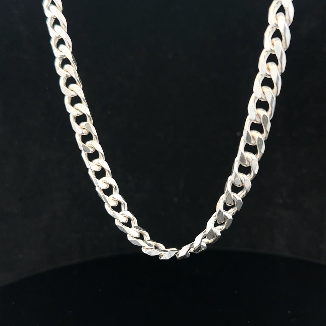 Silver curb chain weighing 48.8g, featuring interlocking links, crafted for a stylish and versatile jewelry accessory.