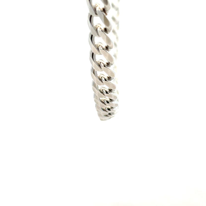Silver curb chain weighing 59.3g, featuring a classic linked design, suitable for jewelry or fashion accessories.