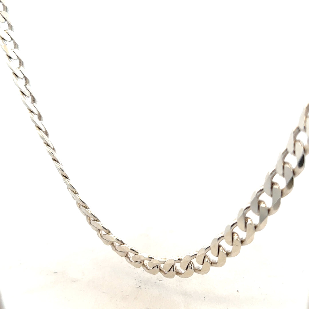 Silver curb chain weighing 66.7g, featuring classic links, suitable for jewelry or fashion accessories.