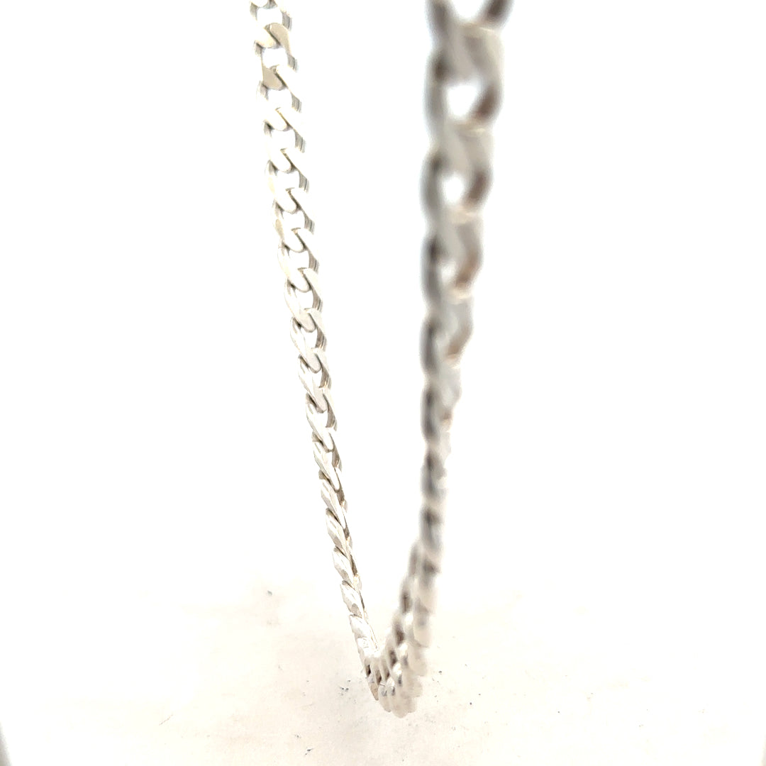 Silver curb chain weighing 66.7g, featuring a classic design, shown in a close-up view highlighting its links and polished finish.