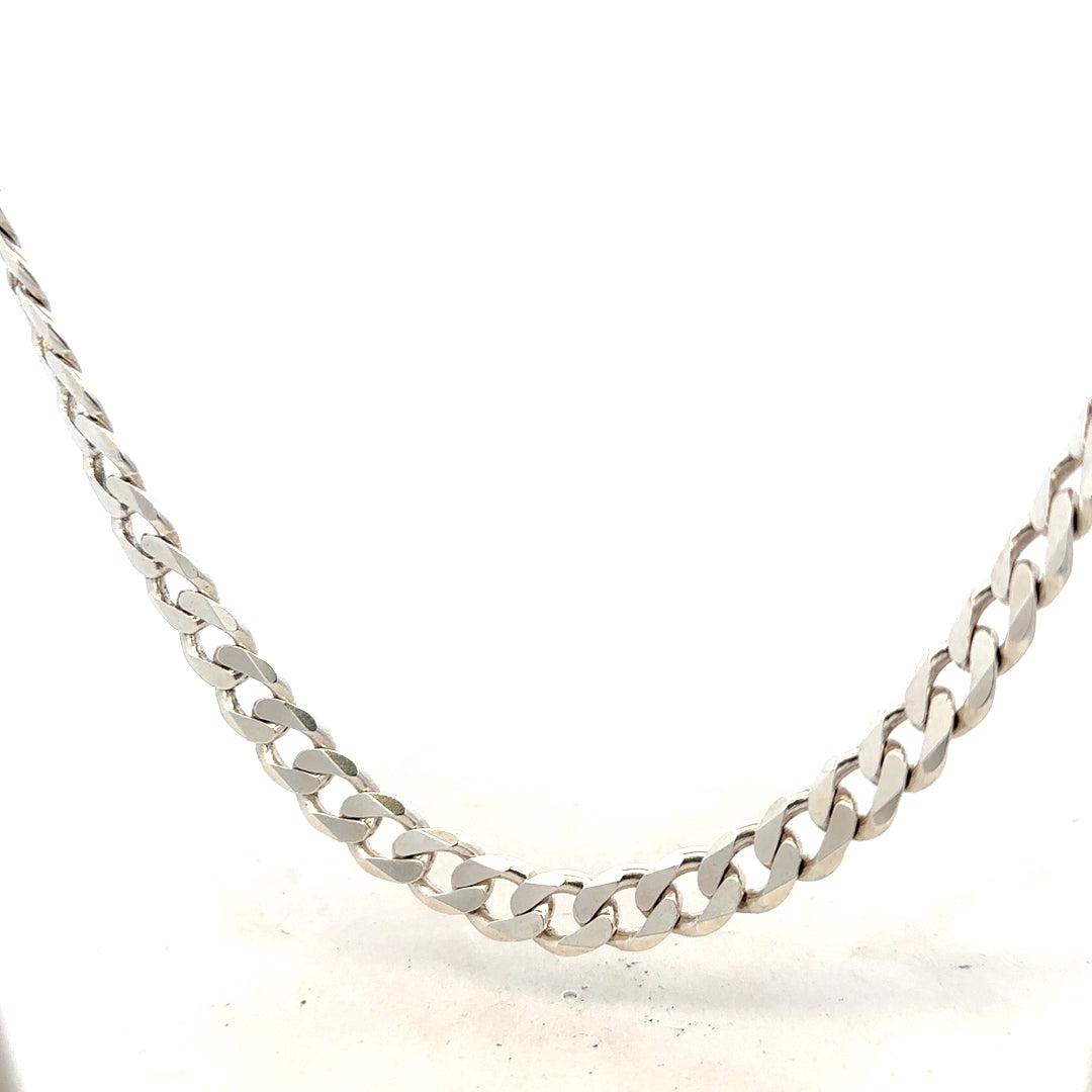 Silver curb chain weighing 66.7g, featuring a classic design with interlinked oval links, perfect for jewelry or accessories.