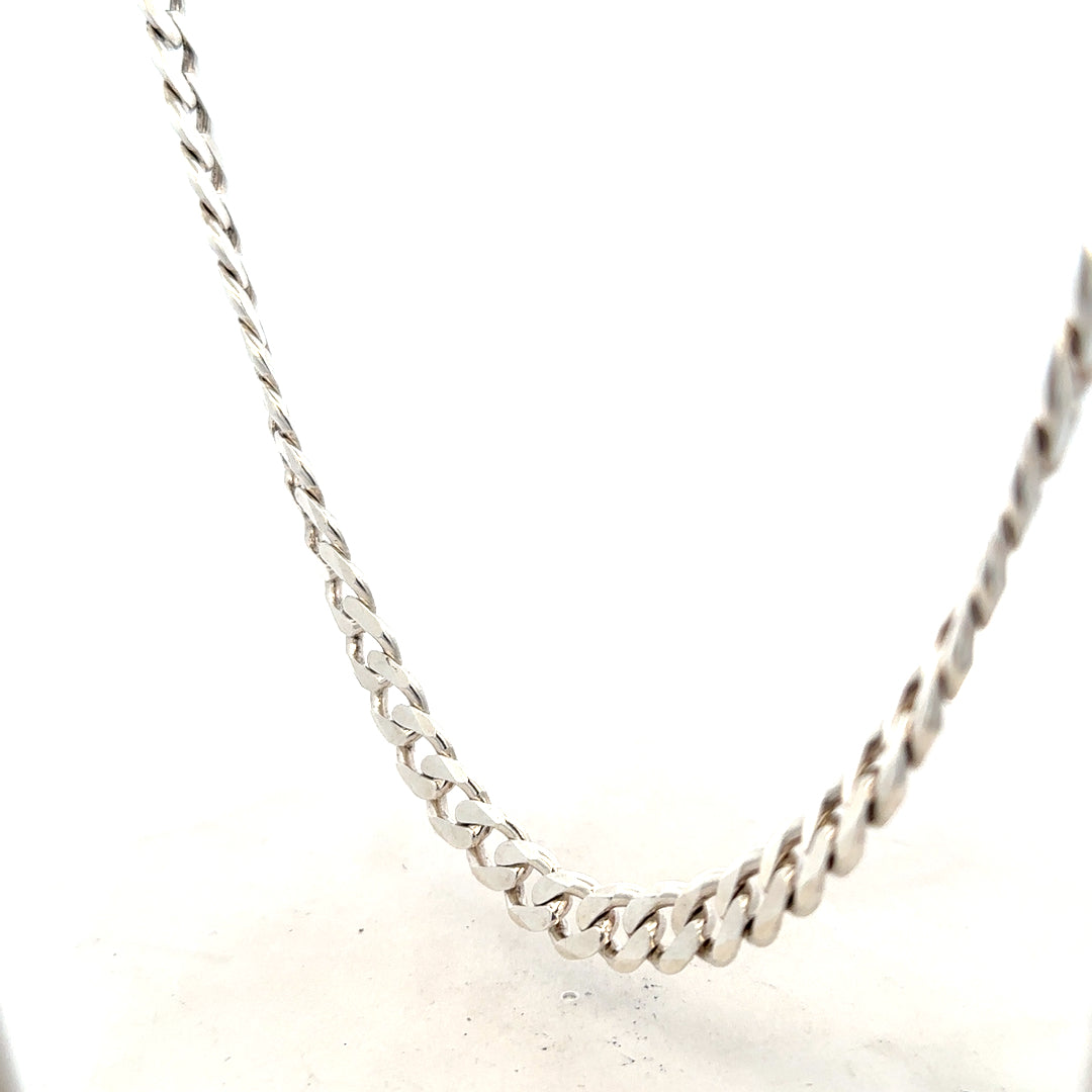 Silver curb chain weighing 66.7g, unbranded jewelry accessory with interlocking links, shown in a close-up image.