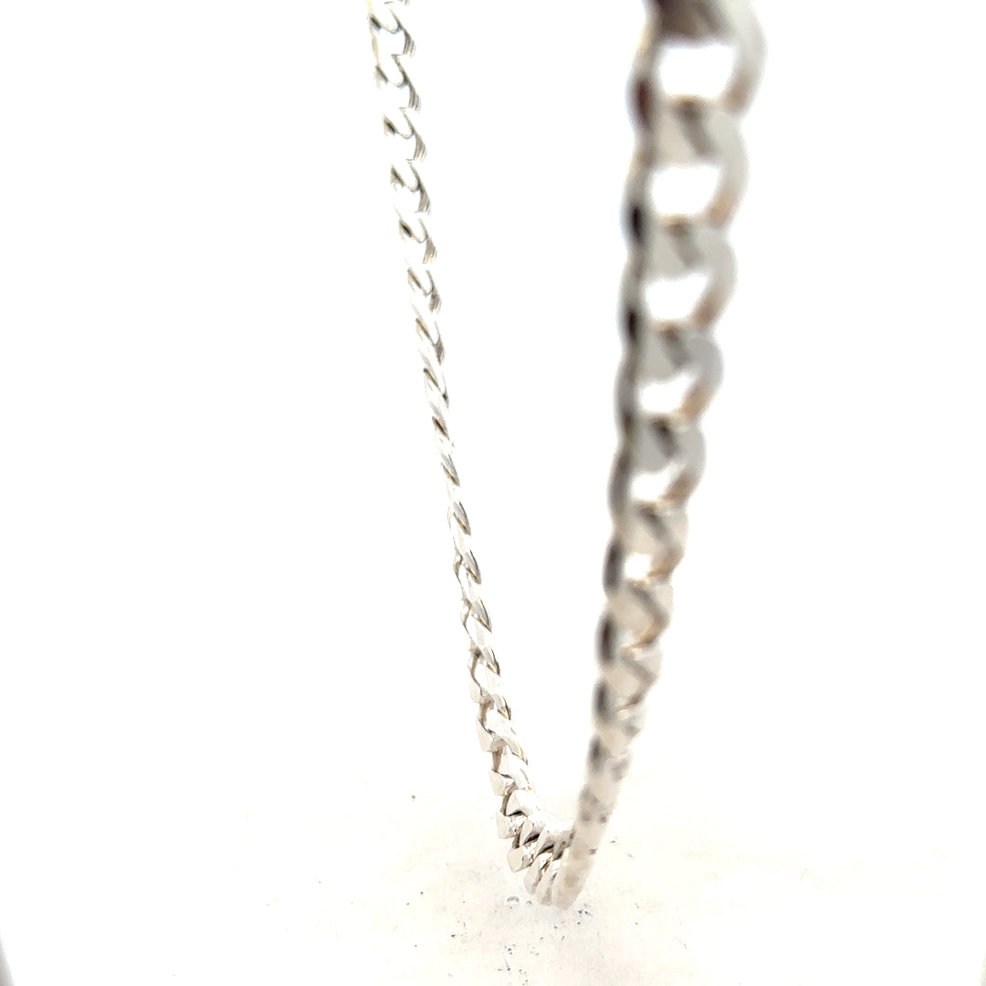 Silver curb chain weighing 66.7g, featuring a classic design with interlocking links, ideal for jewelry or accessories.