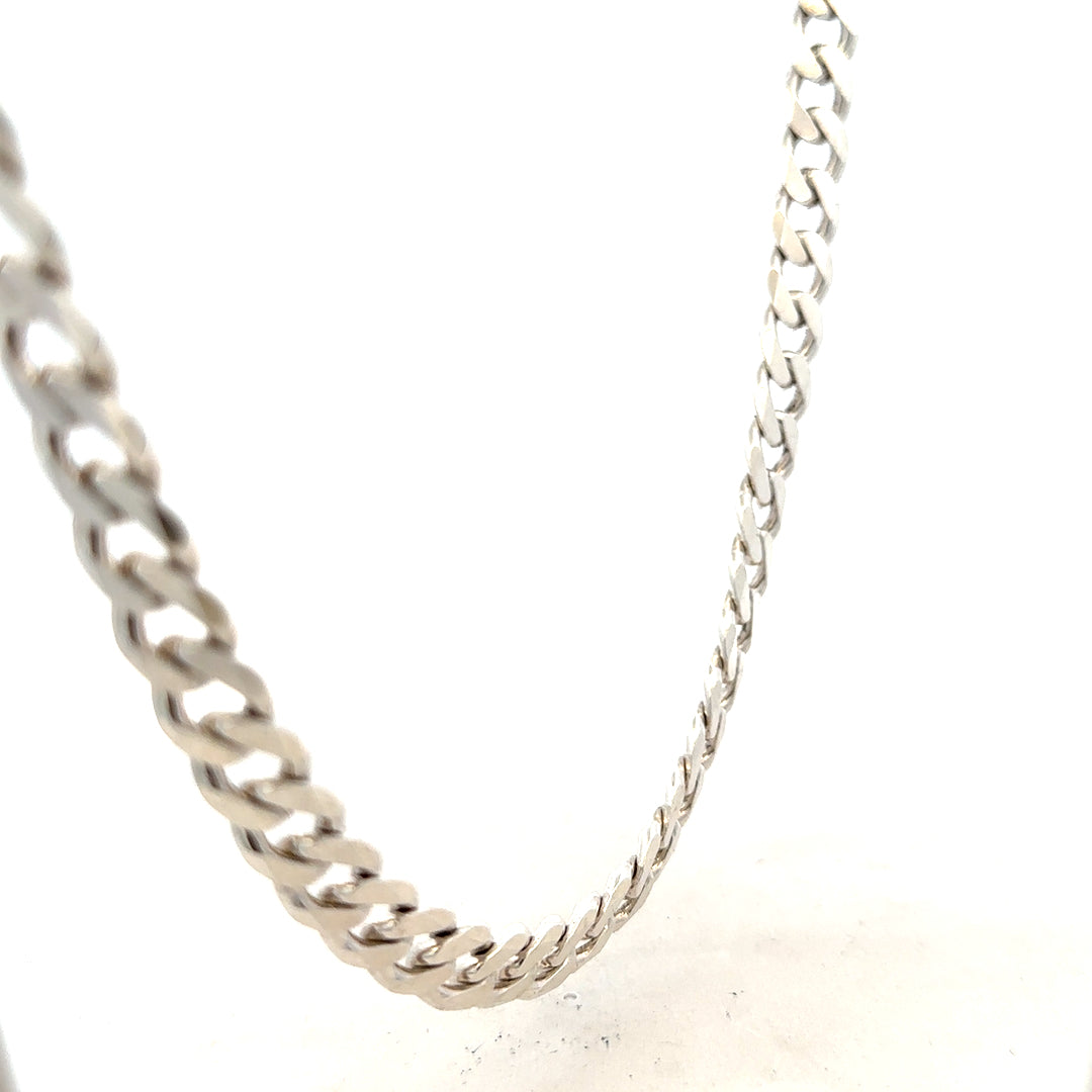 Silver curb chain weighing 66.7g, featuring a classic design with interlocking links, suitable for jewelry or accessories.