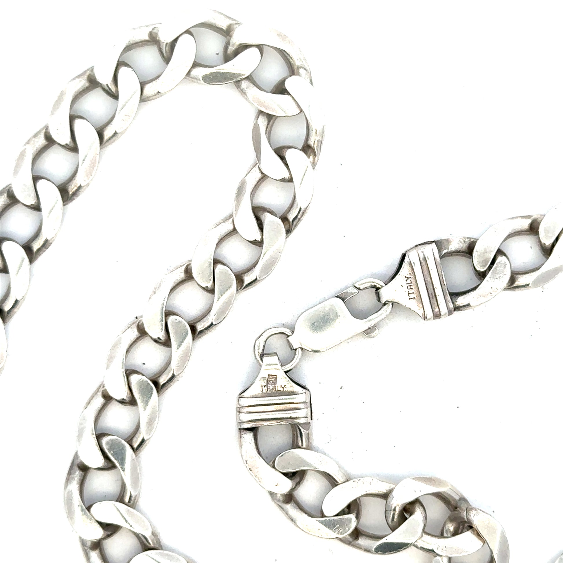 Silver curb chain weighing 80.2g with a classic style, featuring interlocking links, ideal for jewelry or fashion accessories.