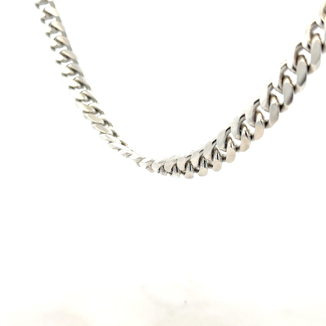 Silver curb chain weighing 81.2g, featuring a classic design with interlinked oval links, suitable for jewelry or accessories.