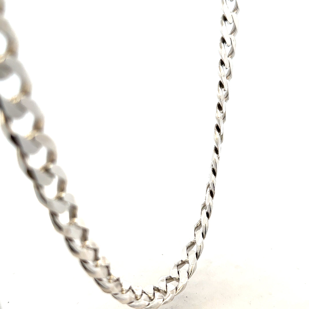 Silver curb chain weighing 91.8g, featuring a classic design with interlocking links, ideal for jewelry or accessories.