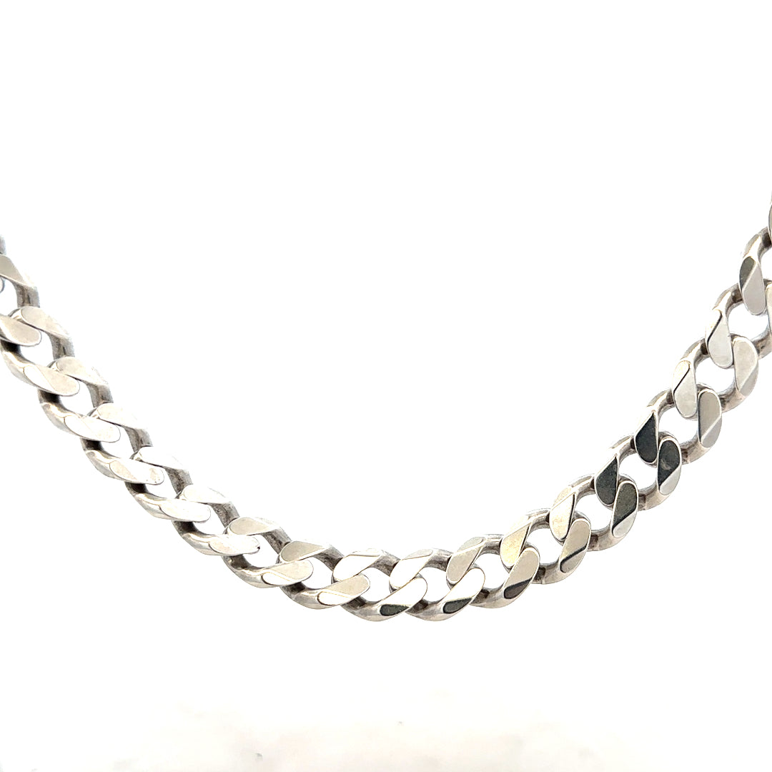 Silver curb chain weighing 94.7g, featuring a classic linked design, perfect for jewelry or accessories.