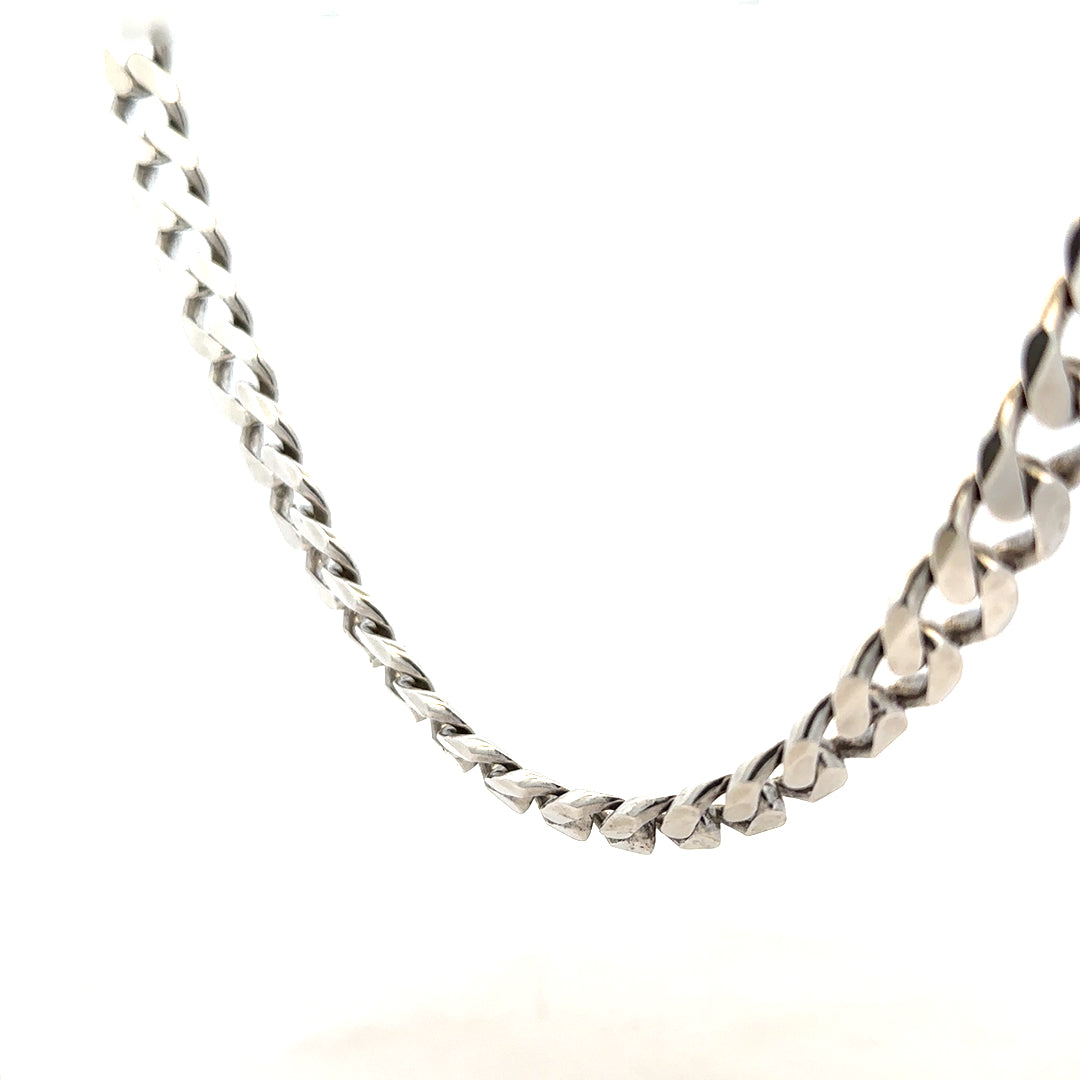 Silver curb chain jewelry, 94.7g, showcasing interlinked oval links, with a sleek and polished appearance.