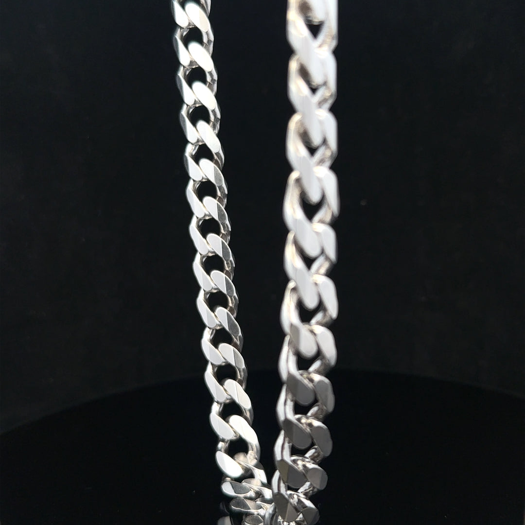 Silver curb chain weighing 95.2g, featuring a classic linked design, displayed against a plain background.