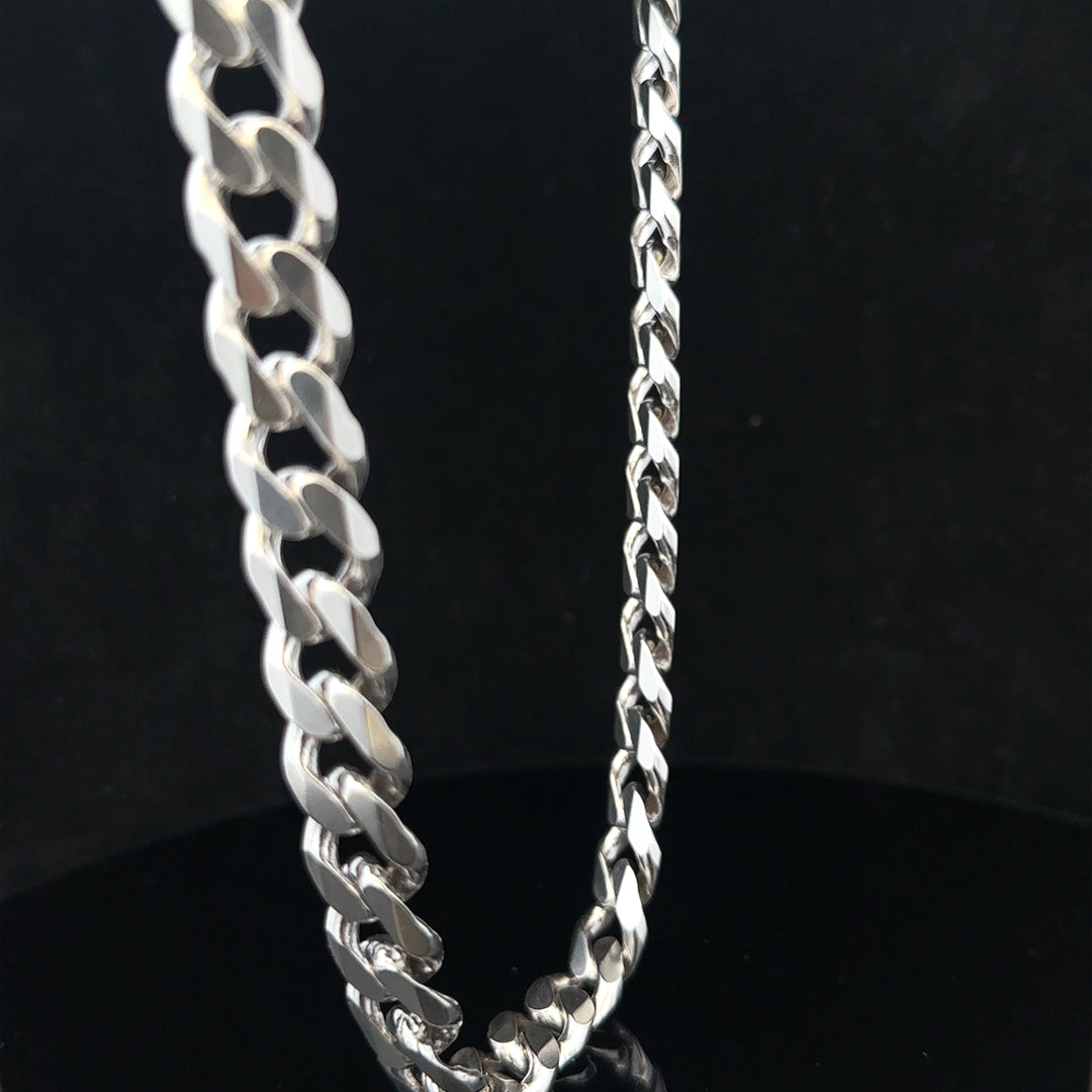Silver curb chain weighing 95.2g, featuring a classic design with interlocked links, suitable for jewelry or accessories.