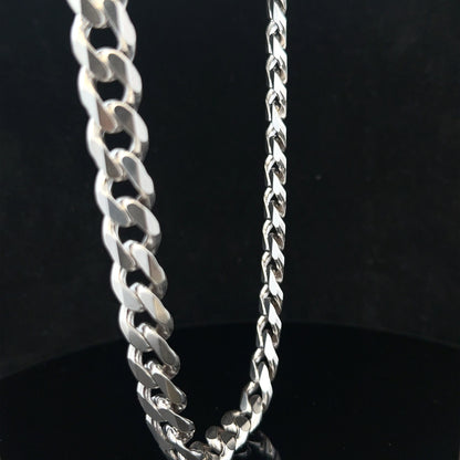 Silver curb chain weighing 95.2g, featuring a classic design with interlocked links, suitable for jewelry or accessories.