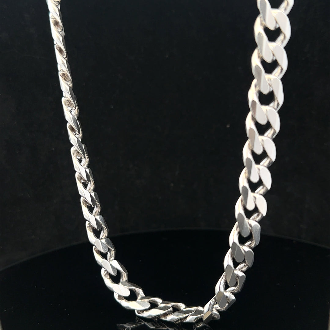 Silver curb chain weighing 95.2g, featuring a classic linked design, perfect for jewelry or accessory wear.