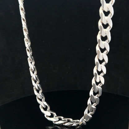 Silver curb chain weighing 95.2g, featuring a classic linked design, perfect for jewelry or accessory wear.