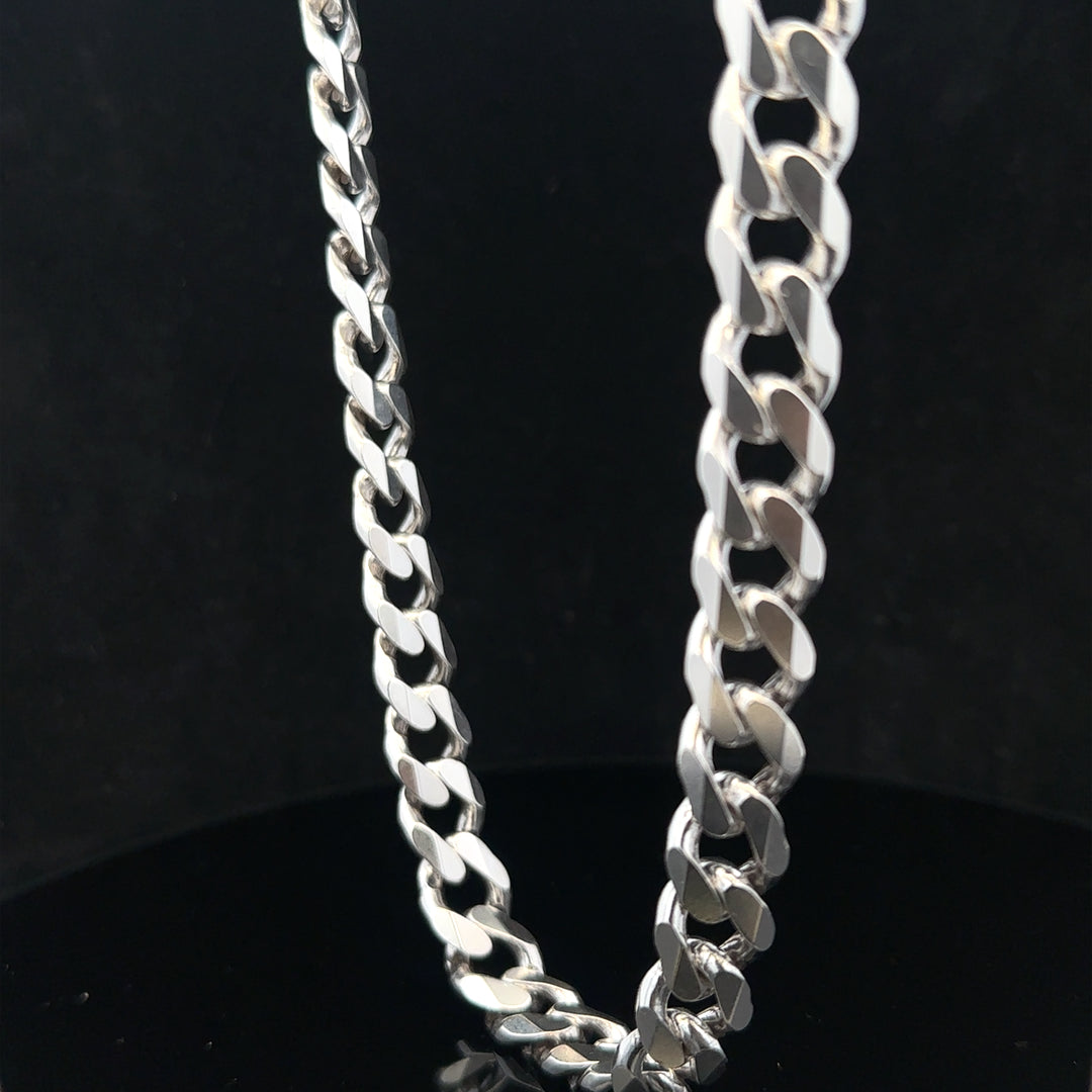 Silver curb chain weighing 95.2g, featuring a classic link design, displayed on a neutral background.