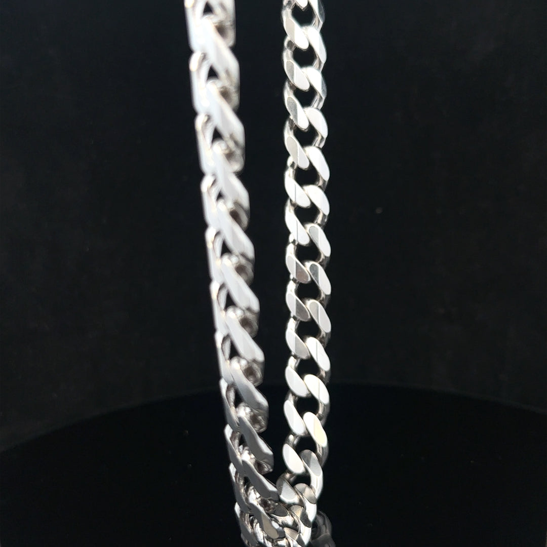 Silver curb chain weight 95.2g, unbranded, showing a close-up of the chain’s links and shiny silver finish.