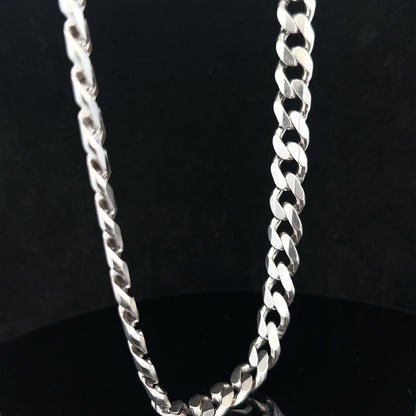 Silver curb chain weighing 95.2g with a classic design, featuring interlocking oval links, ideal for jewelry or accessories.