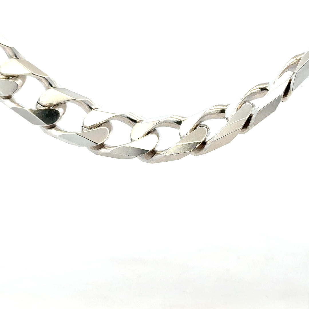 Silver curb chain jewelry with a 159.4g weight, featuring classic interconnected links, suitable for necklaces or bracelets.
