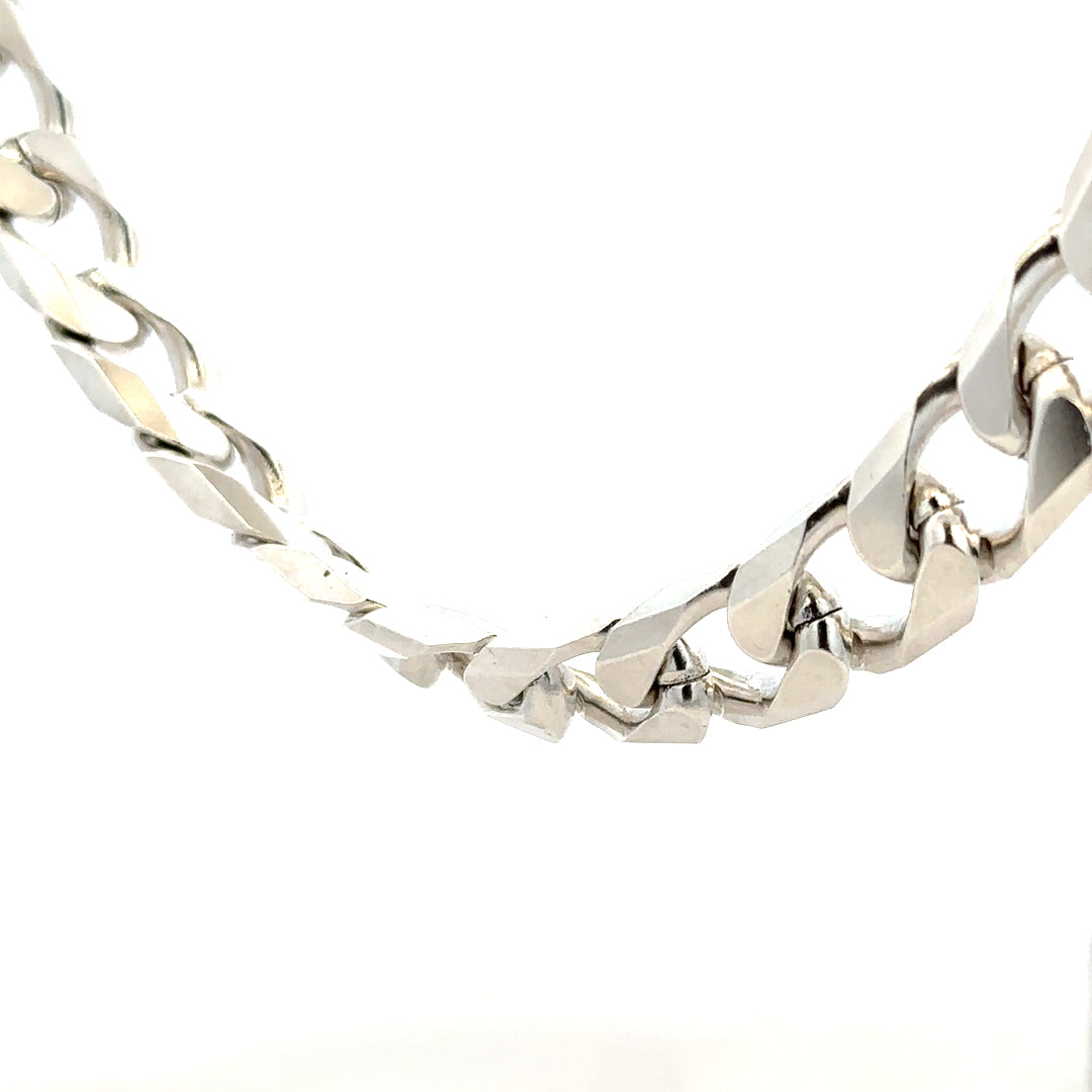Silver curb chain necklace weighing 159.4g, featuring classic interconnected links with a polished finish.