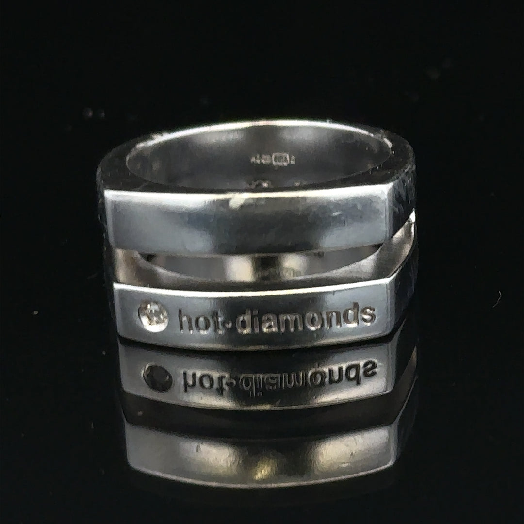 Silver hot diamond ring size R1/2 with sparkling diamonds, showcasing a close-up of the elegant jewelry piece.