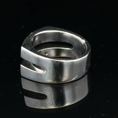 Silver hot diamond ring size R1/2 with sparkling diamonds, unbranded jewelry piece, close-up view of the elegant ring.