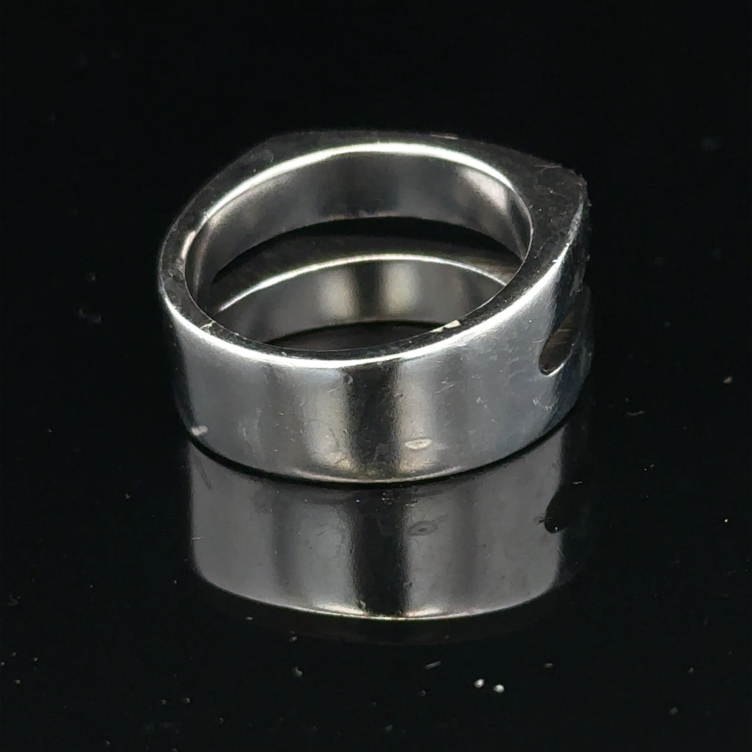 Silver hot diamond ring in size R1/2 with sparkling diamonds, showcasing a stylish unbranded jewelry piece.