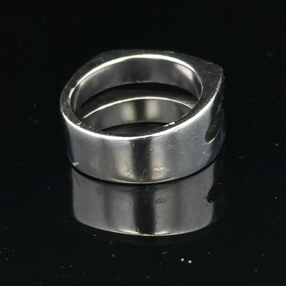 Silver hot diamond ring in size R1/2 with sparkling diamonds, showcasing a stylish unbranded jewelry piece.