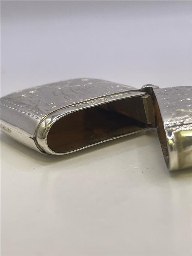Silver matchstick holder in 17.7g, unbranded, with a sleek design suitable for storing and displaying matches.