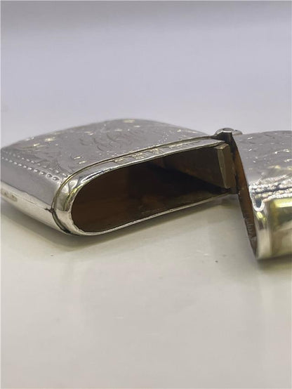 Silver matchstick holder in 17.7g, unbranded, with a sleek design suitable for storing and displaying matches.