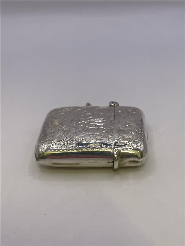 Silver match stick holder in a 17.7g unbranded design, sleek and compact for safe storage of matches.