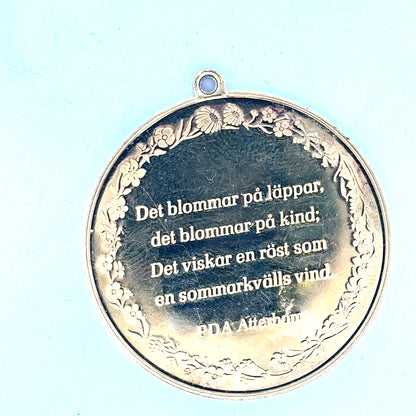 Silver pendant weighing 25.4g, crafted with a polished finish, displayed on a plain background.