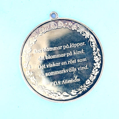 Silver pendant weighing 25.4g, featuring a sleek design, displayed on a neutral background.