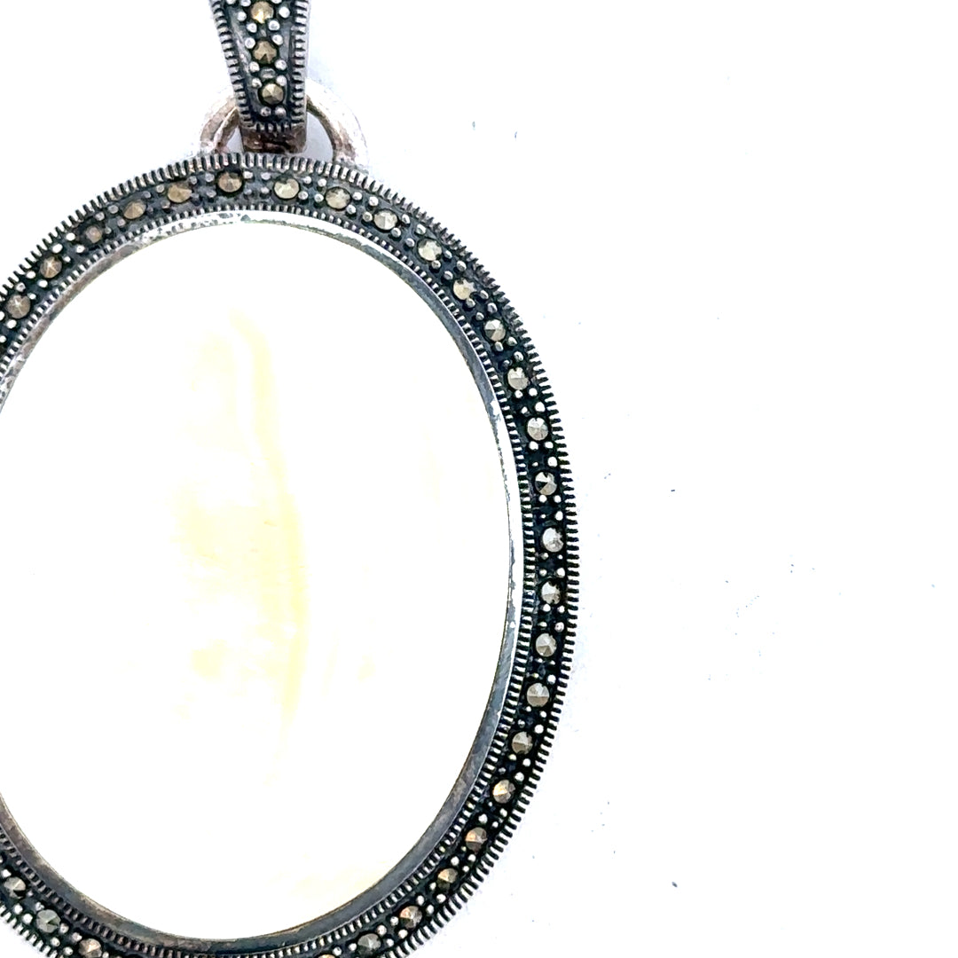 Silver pendant weighing 32.5g, unbranded, with a sleek, polished design displayed on a plain background.